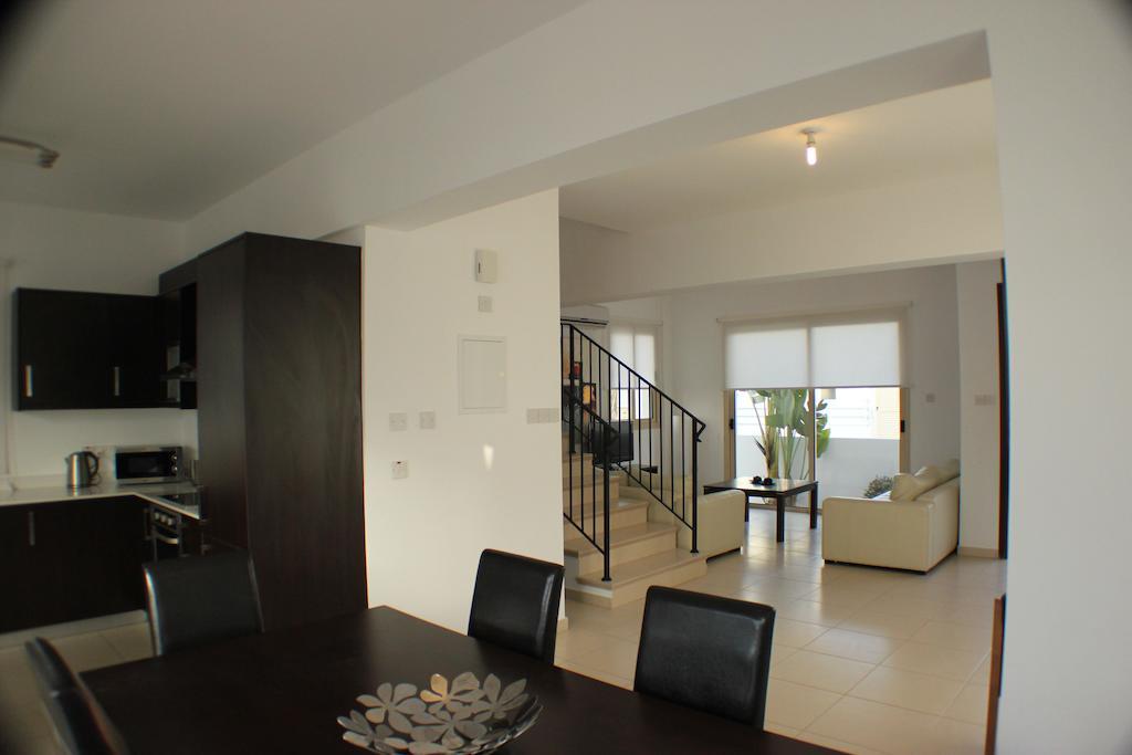 Palm Tree Villas Протарас Екстериор снимка